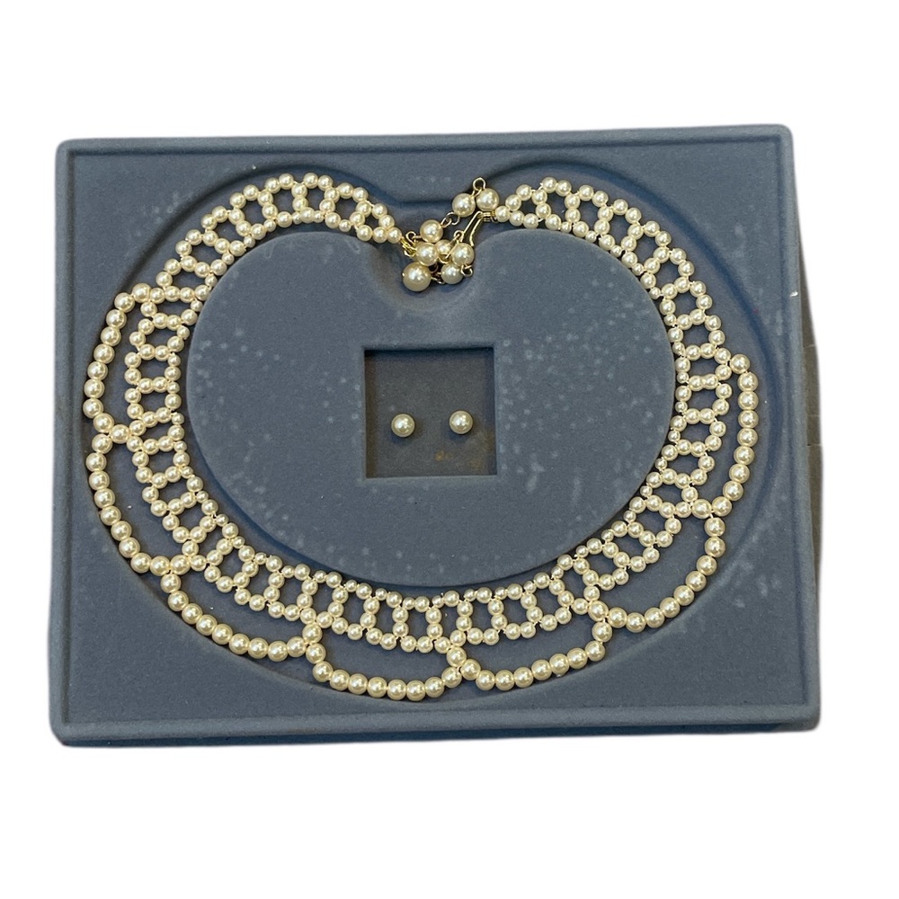 Vintage Avon Pearlized Lace Gift Set Necklace and Post Earring Set